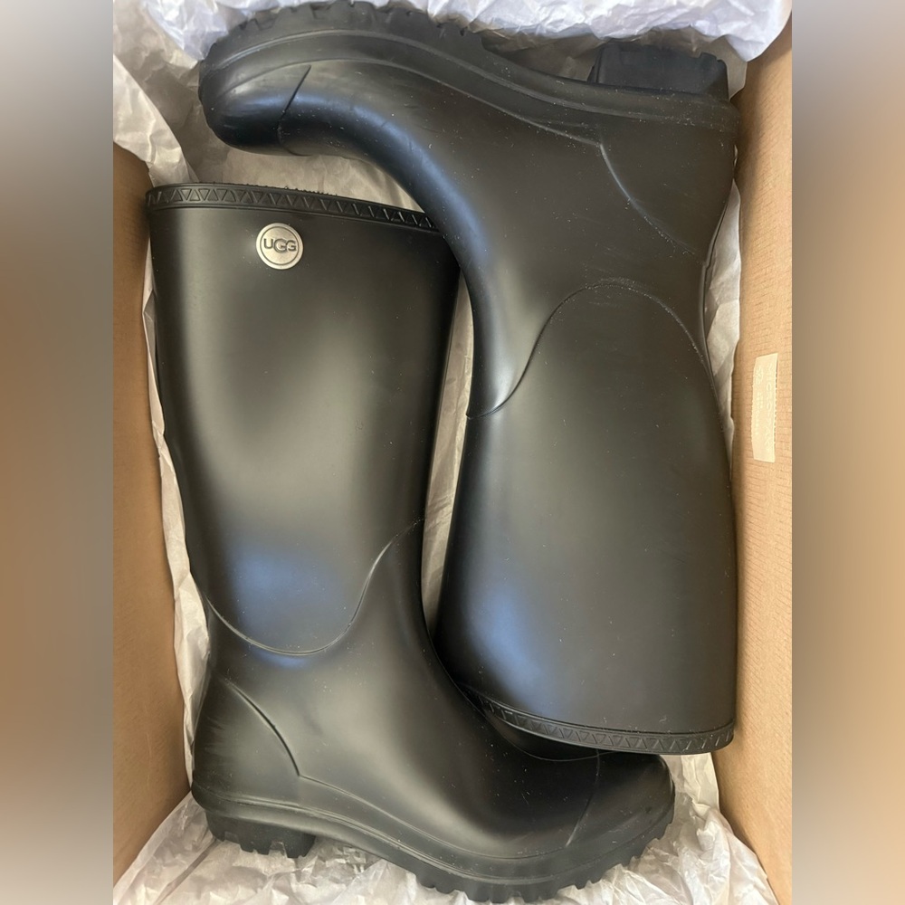 UGG women rain boots - size 9